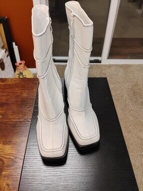 Olivia Miller Pisces White Square Toe Block Heel Boots Size 9